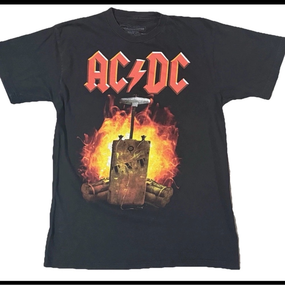 AC/DC TNT Black Tee with Red Logo and Fiery Graphic Preowned great condition med